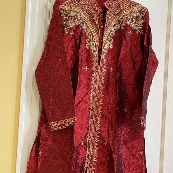 Red color very gorgeous sherwani with zardousi work - Picture 2 of 2